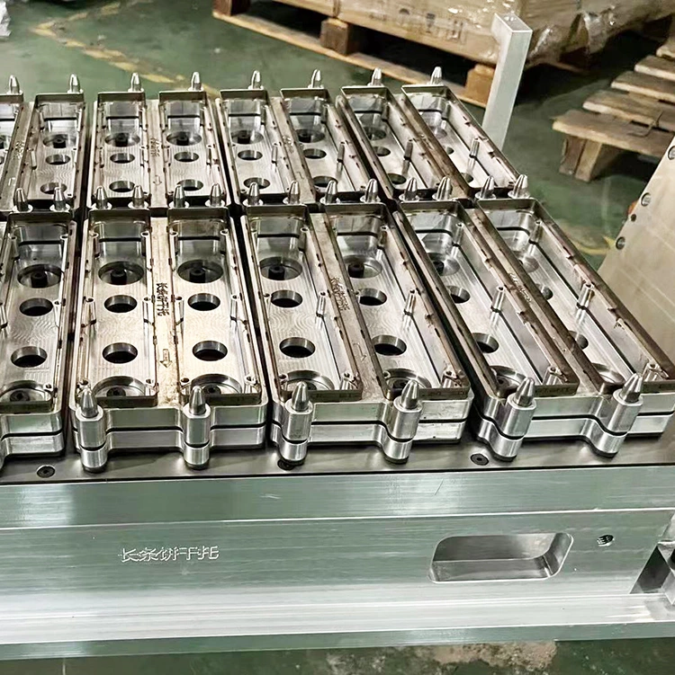 Cutting mold for thermoforming machine