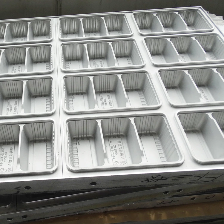 Forming mold for thermoforming machine